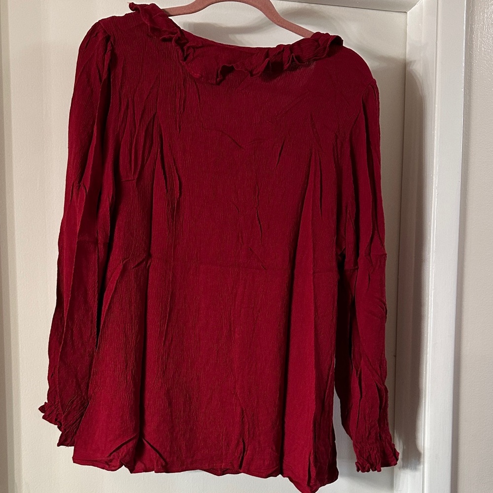 Chic Burgundy Ruffled Blouse - Picture 4 of 4